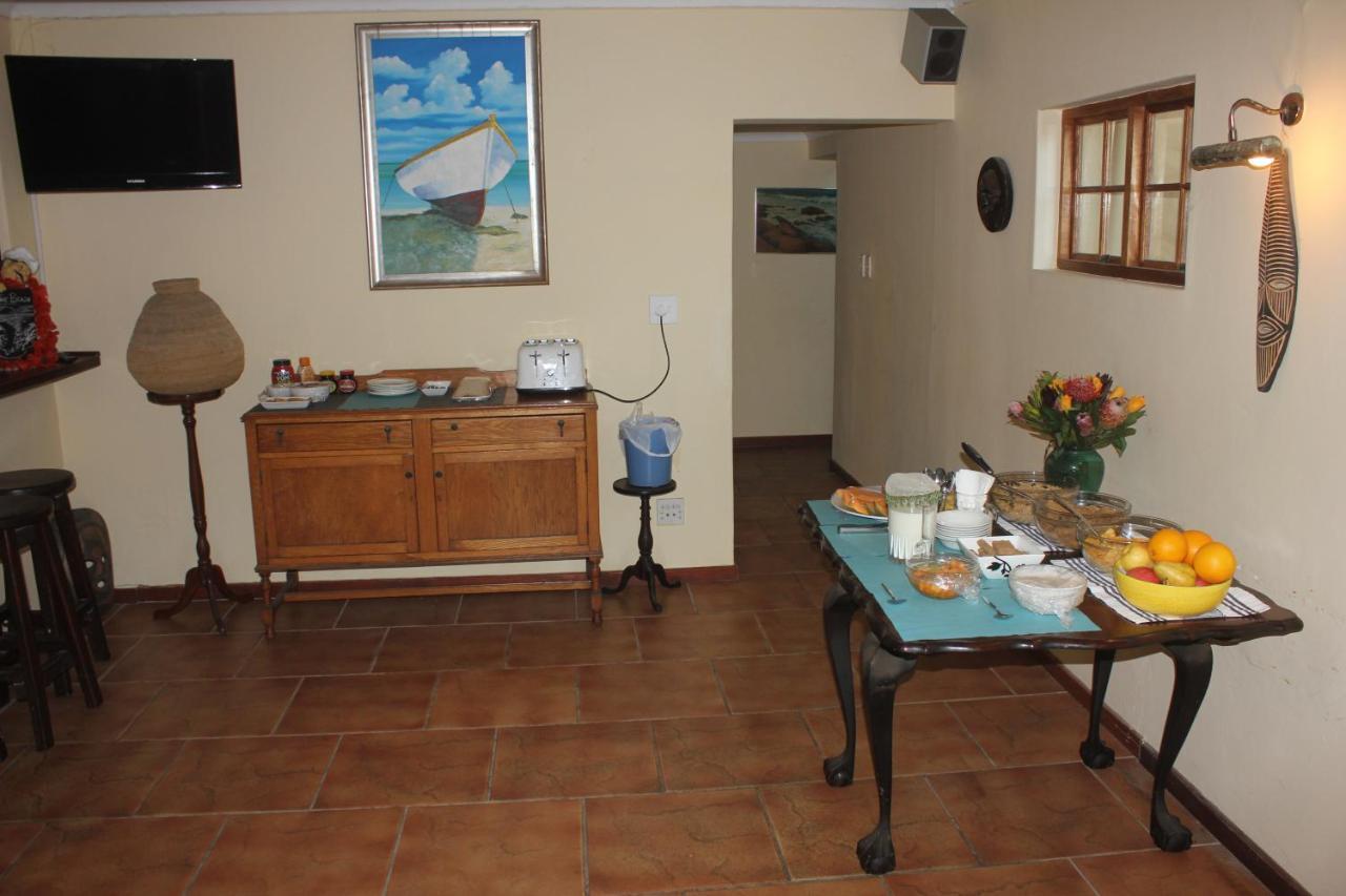 Glenashley Beach Accommodation - B&B And Backpackers Durban Exteriör bild