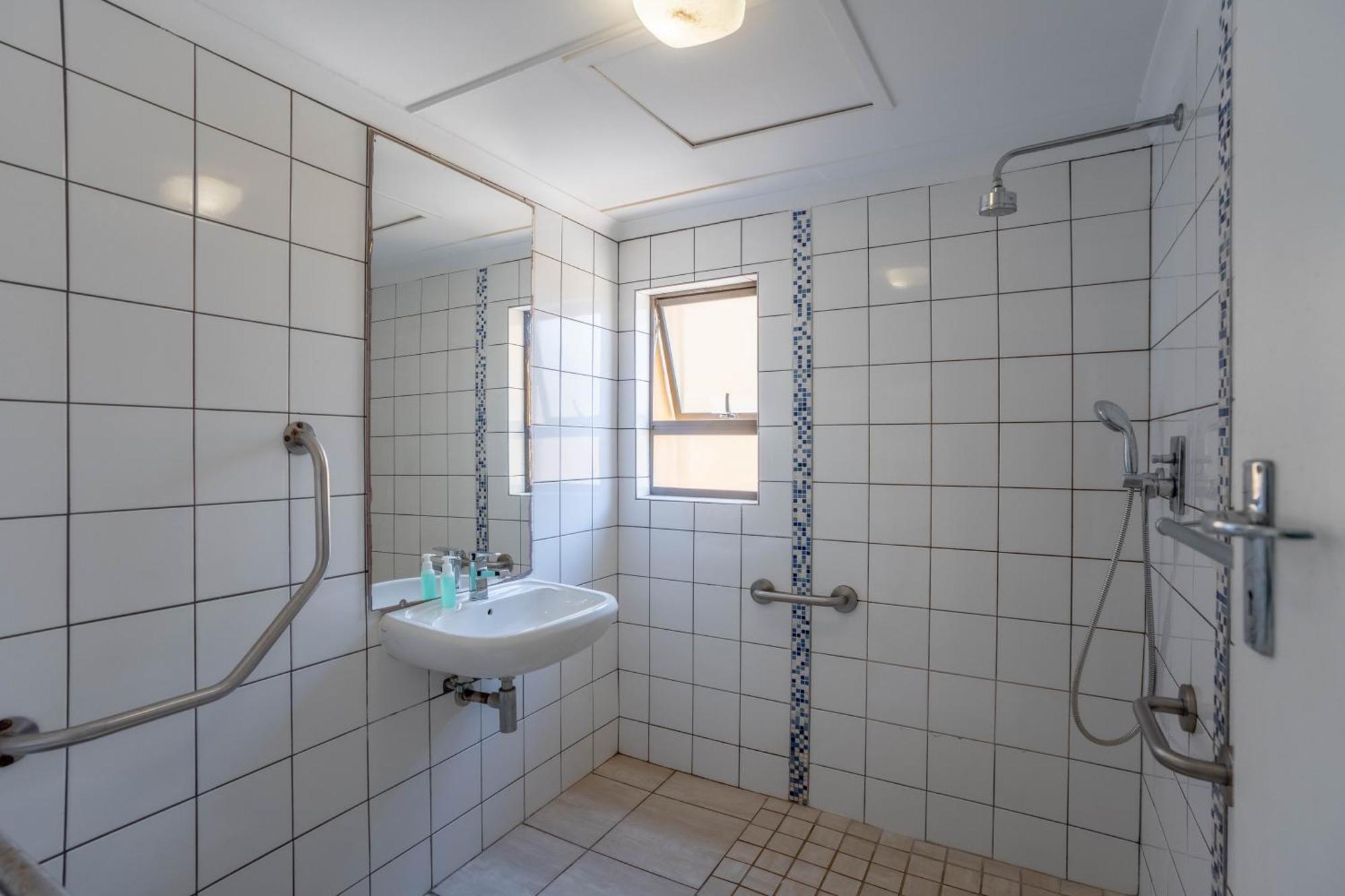 Glenashley Beach Accommodation - B&B And Backpackers Durban Exteriör bild