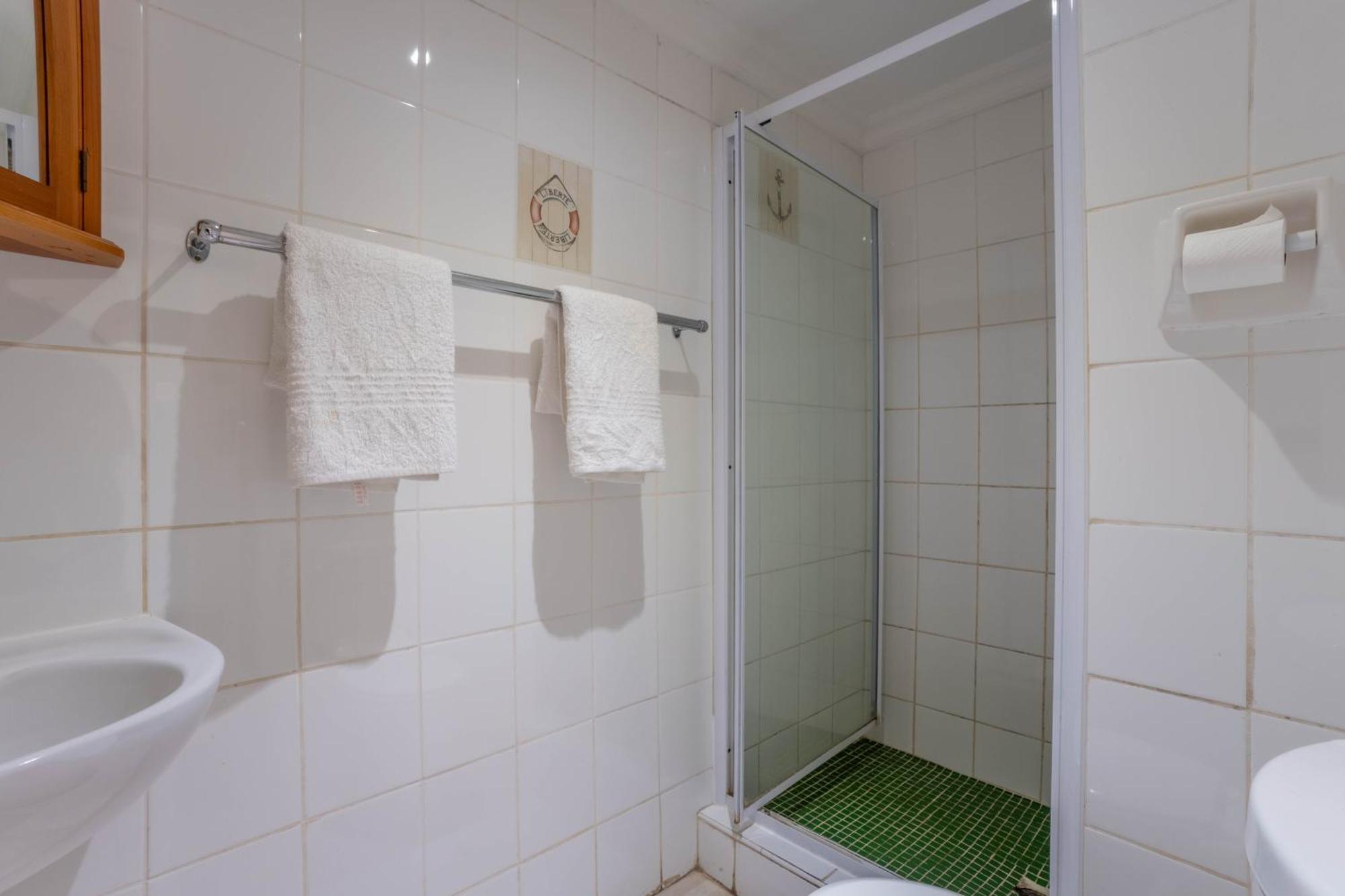 Glenashley Beach Accommodation - B&B And Backpackers Durban Exteriör bild